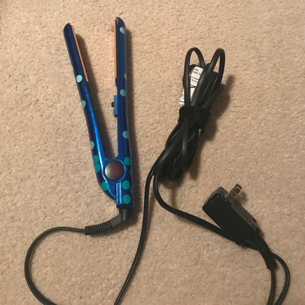Classic 1” CHI straightener.